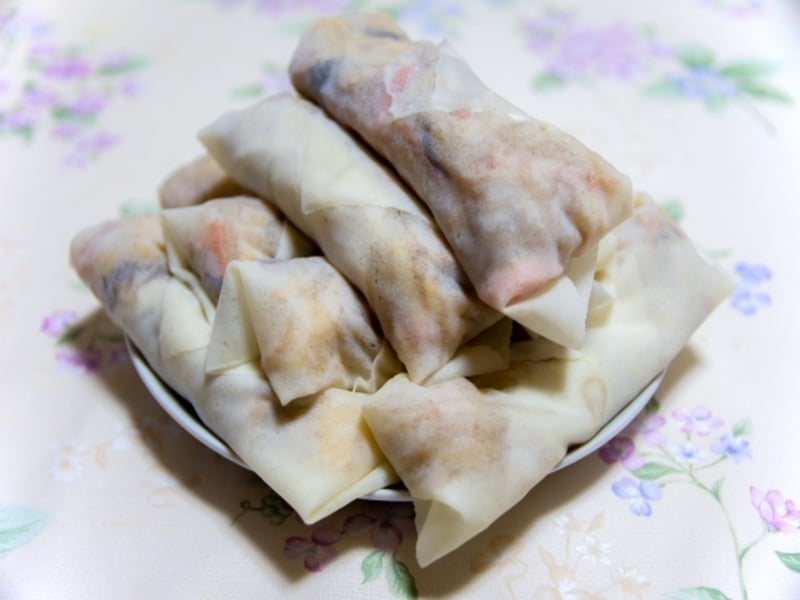 別讓傳統美食變成健康威脅：從潤餅中毒事件看見市場攤商的食安漏洞